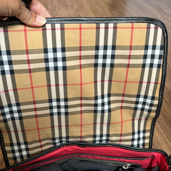 A212 - ๐ฏ % authentic Burberry messenger crossbody bag - Picture 9 of 16